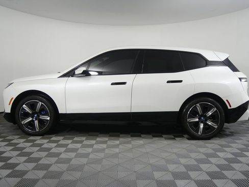 Used 2023 BMW iX xDrive50 w/ Sport Package AWD/4WD image 6