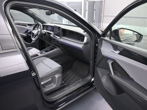 Used 2026 Volkswagen Tiguan SE R-Line AWD/4WD image 46