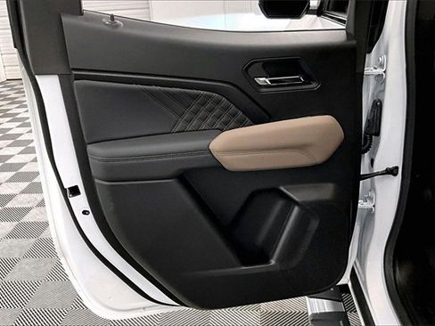 Used 2025 GMC Canyon Denali image 19