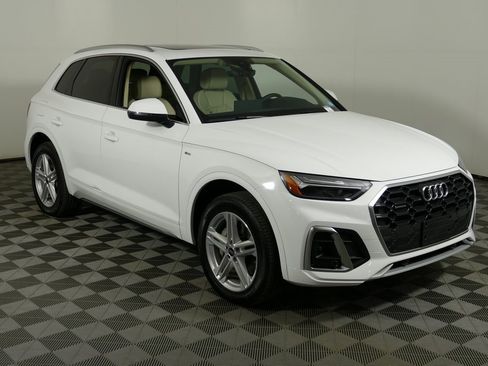 Used 2024 Audi Q5 e Premium w/ Convenience Package image 1