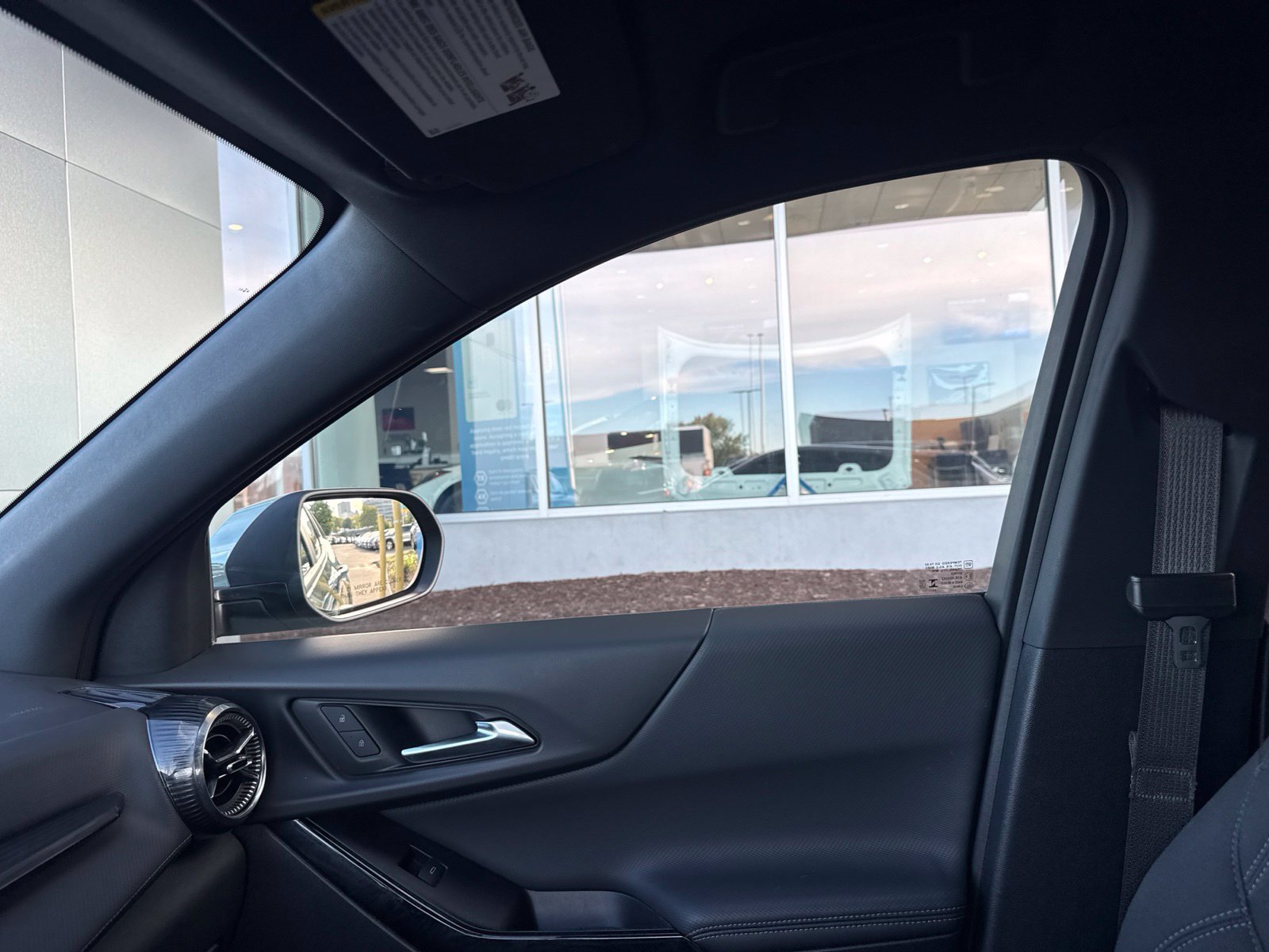 Used 2025 Chevrolet Equinox LT w/ Safety and Technology Package FWD image 28