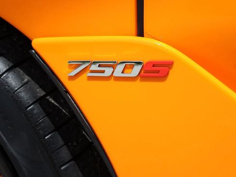 Used 2024 McLaren 750S Spider RWD image 12