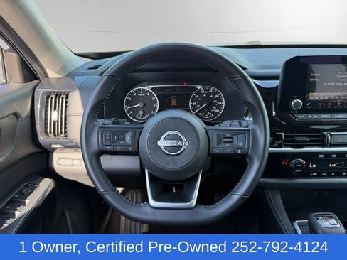 Used 2025 Nissan Pathfinder SV AWD/4WD image 12