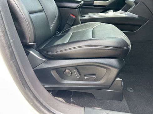 Used 2021 Ford Explorer XLT w/ Equipment Group 202A RWD image 39