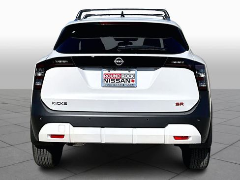 New 2026 Nissan Kicks SR w/ Cold Weather Package FWD image 4