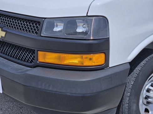 Used 2021 Chevrolet Express 2500 w/ Driver Convenience Package RWD image 9