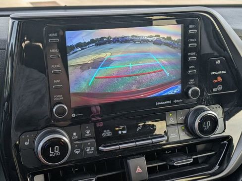 Used 2022 Toyota Highlander XLE image 25