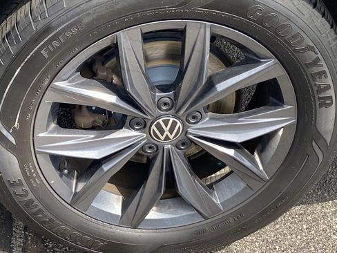 Used 2023 Volkswagen Tiguan SE AWD/4WD image 30