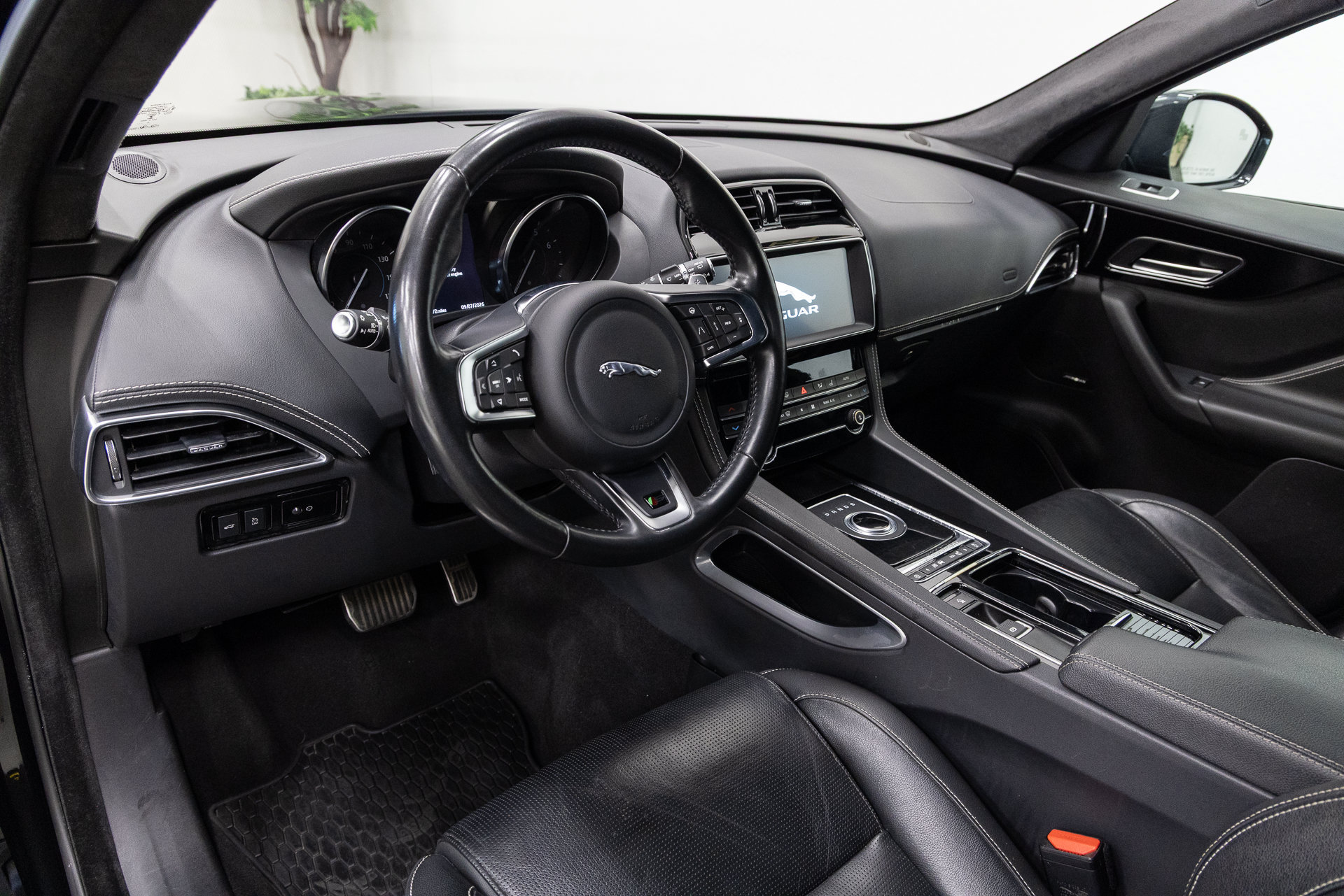 Used 2020 Jaguar F-PACE S AWD/4WD image 6