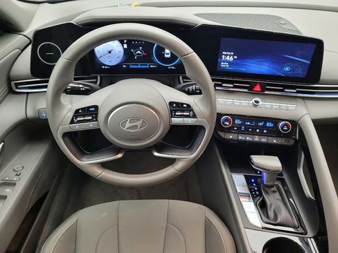 Used 2025 Hyundai Elantra SEL image 22