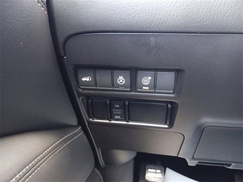 Used 2024 Nissan Armada Platinum w/ Captain's Chairs Package image 29