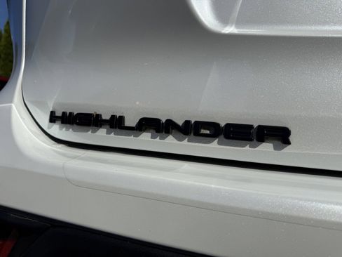 Used 2022 Toyota Highlander XLE image 13