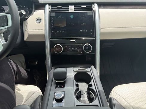 Used 2025 Land Rover Discovery Dynamic SE AWD/4WD image 8