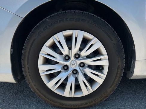 Used 2012 Toyota Camry LE FWD image 39