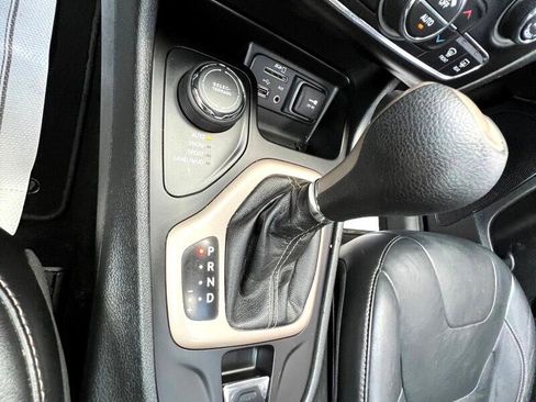 Used 2014 Jeep Cherokee Limited image 25