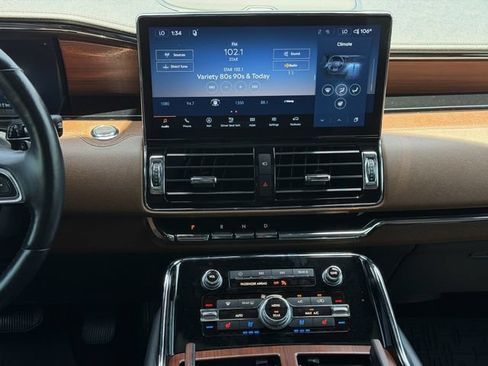 Used 2022 Lincoln Navigator Reserve AWD/4WD image 17