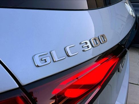 Used 2025 Mercedes-Benz GLC 300 image 9