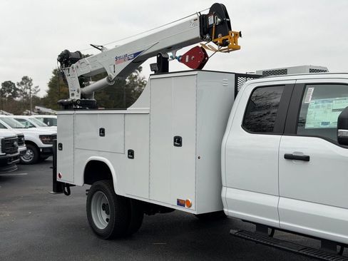 New 2026 Ford F550 4x4 Supercab Super Duty image 6