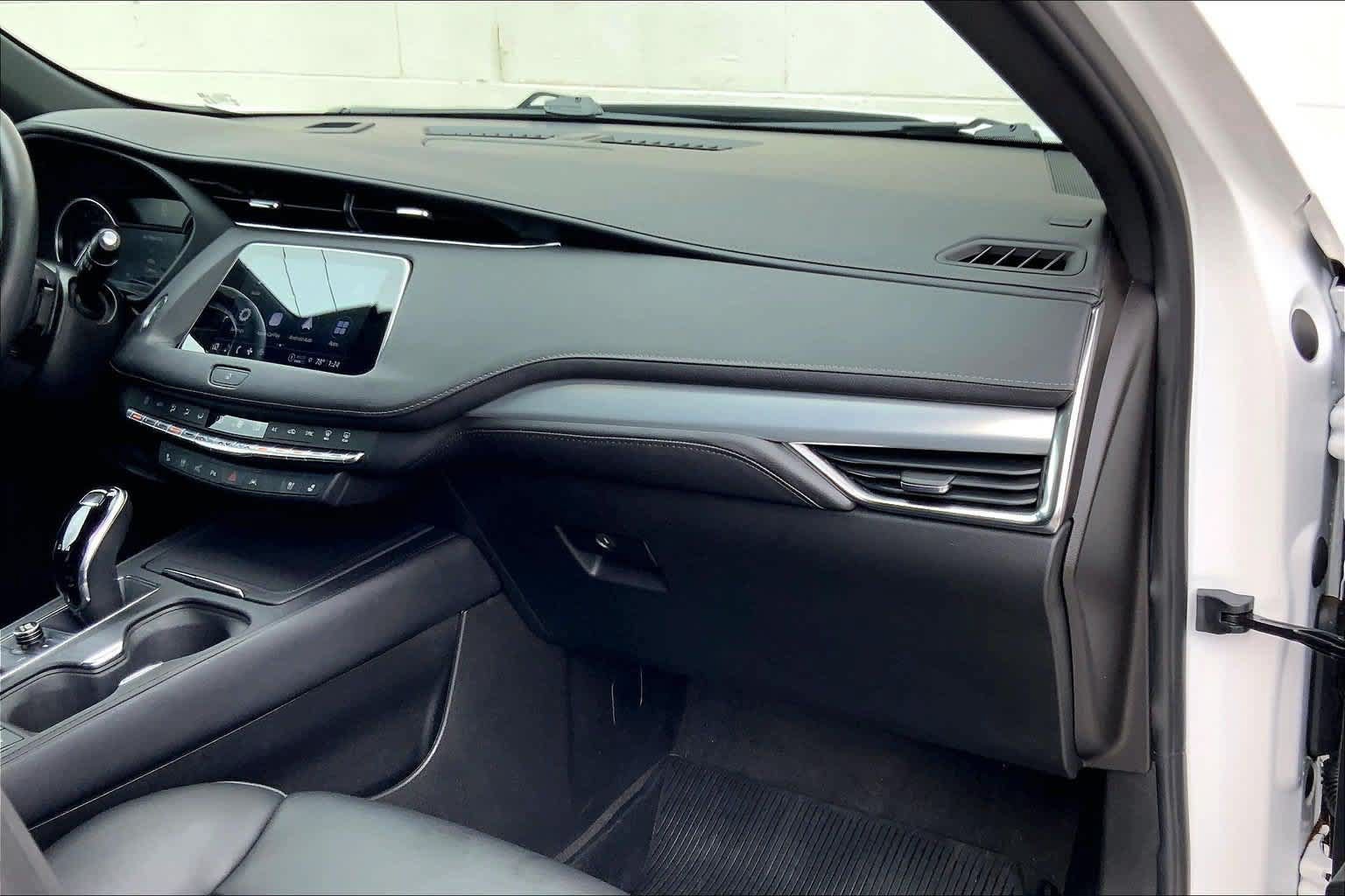 Used 2023 Cadillac XT4 Premium Luxury w/ LPO, Onyx Lite Package FWD image 23
