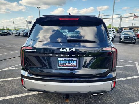 Used 2024 Kia Telluride EX w/ EX Captain's Chair Package FWD image 4
