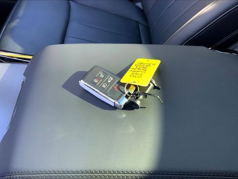 Used 2025 Land Rover Range Rover Sport image 13