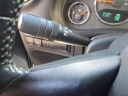 Used 2018 Jeep Wrangler Unlimited Rubicon w/ Connectivity Group AWD/4WD image 18