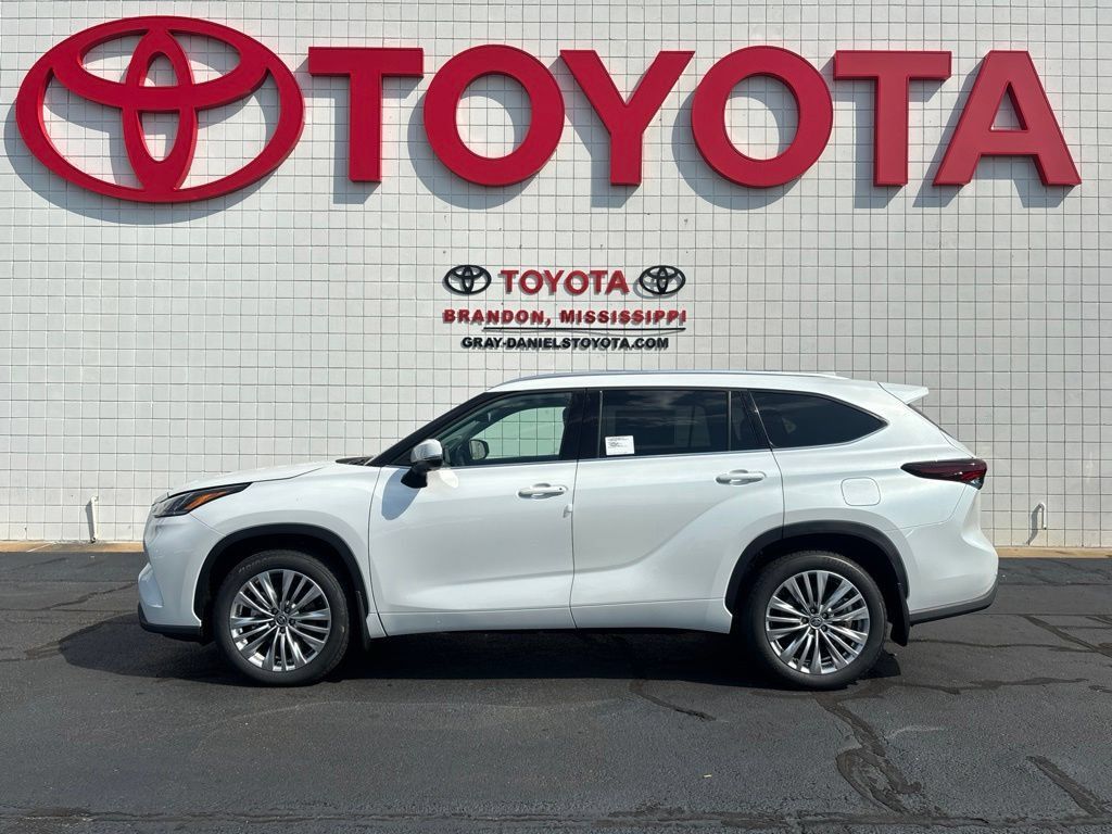 New 2026 Toyota Highlander Platinum AWD/4WD image 5
