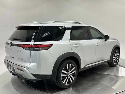 Used 2023 Nissan Pathfinder Platinum image 7
