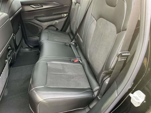 New 2025 Jeep Grand Cherokee Altitude image 18