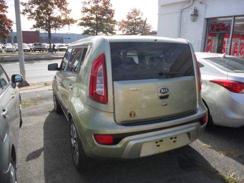 Used 2013 Kia Soul ! w/ Premium Pkg FWD image 4