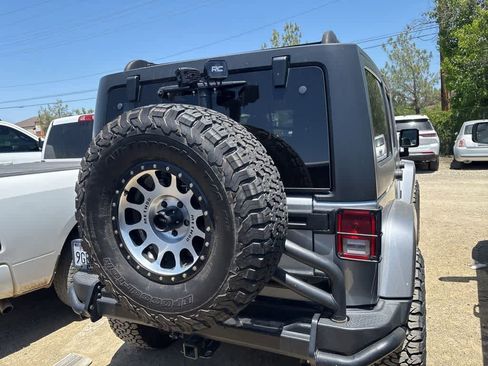 Used 2017 Jeep Wrangler Unlimited Sahara AWD/4WD image 7