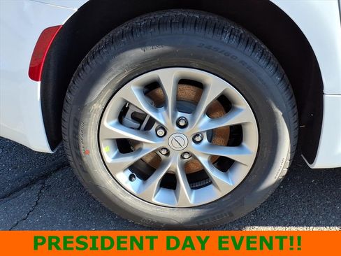 New 2026 Chrysler Pacifica Select image 8