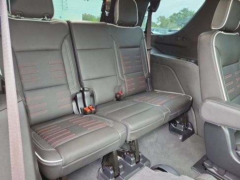 Used 2025 GMC Yukon AT4 Ultimate image 11