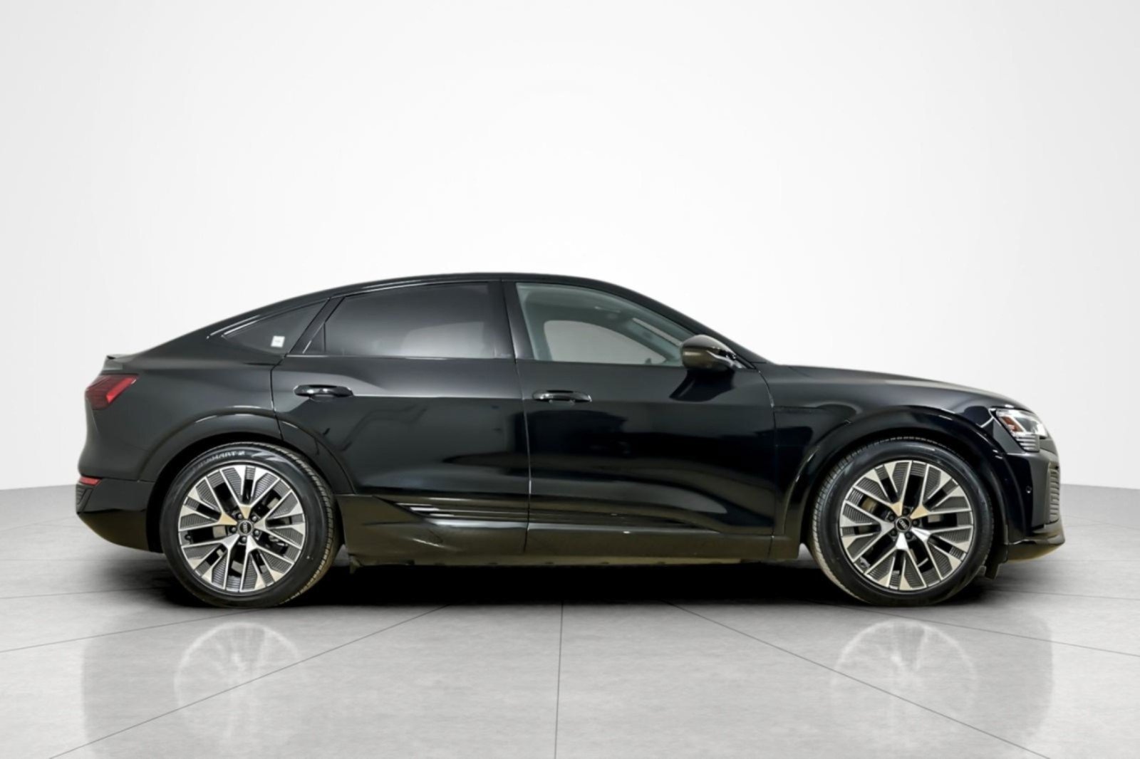 Used 2024 Audi Q8 e-tron Premium Plus AWD/4WD image 6