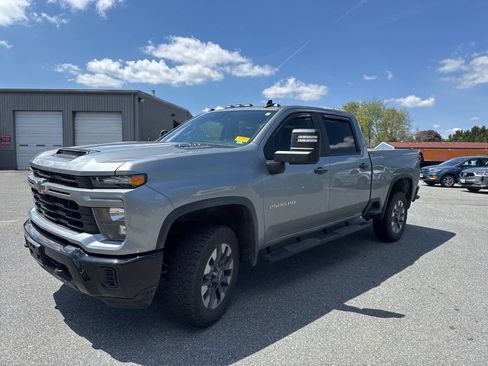 Used 2024 Chevrolet Silverado 2500 Custom w/ Custom Value Package AWD/4WD image 3