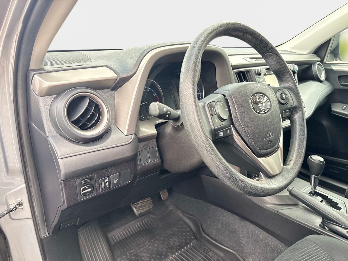 Used 2017 Toyota RAV4 LE FWD image 18