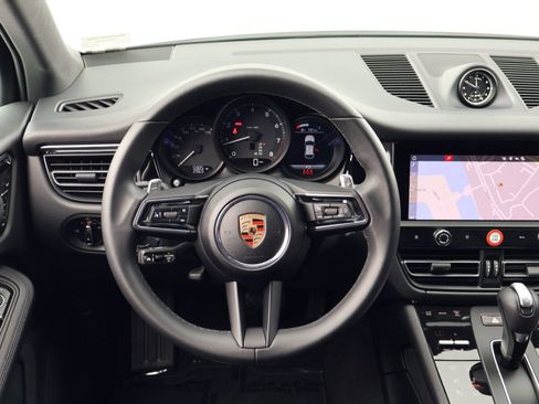 Certified 2025 Porsche Macan AWD/4WD image 15