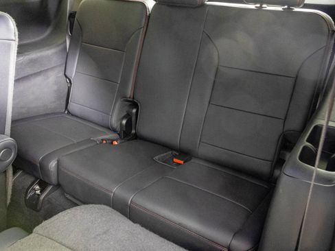 Used 2024 Chevrolet Traverse RS FWD image 40