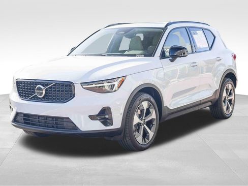 Used 2026 Volvo XC40 B5 Plus AWD/4WD image 6