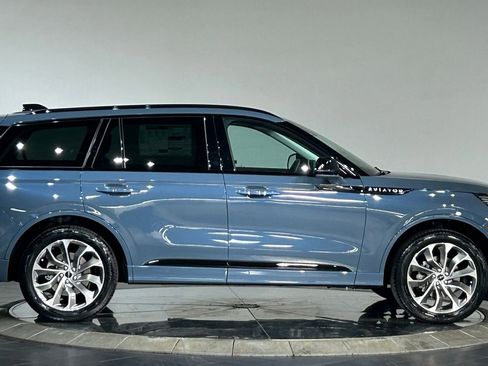 New 2026 Lincoln Aviator AWD image 9