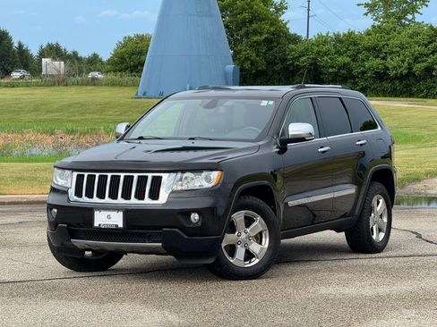 Used 2013 Jeep Grand Cherokee Limited w/ Luxury Group II AWD/4WD image 2