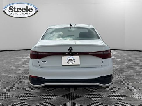 Used 2025 Volkswagen Jetta Sport FWD image 4
