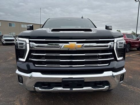 Used 2024 Chevrolet Silverado 2500 LTZ AWD/4WD image 2
