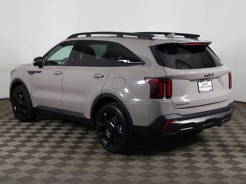 Used 2025 Kia Sorento AWD image 12