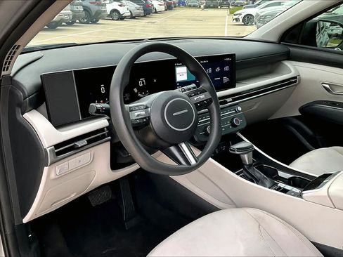 Used 2025 Hyundai Tucson SE FWD image 16