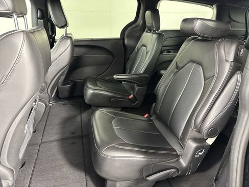 Used 2025 Chrysler Pacifica Select FWD image 21