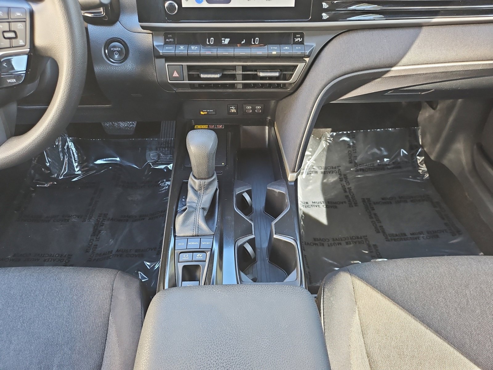 Used 2025 Toyota Camry LE FWD image 31