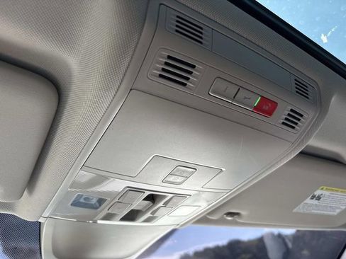 Used 2023 Volkswagen Tiguan SE w/ Panoramic Sunroof Package FWD image 35