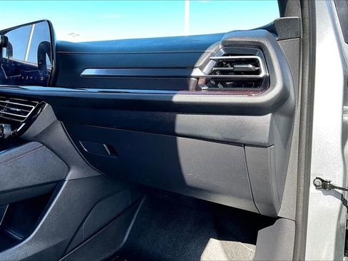 Used 2024 Chevrolet Traverse Z71 image 13