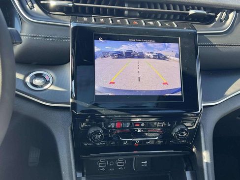 New 2025 Jeep Grand Cherokee L Altitude image 9